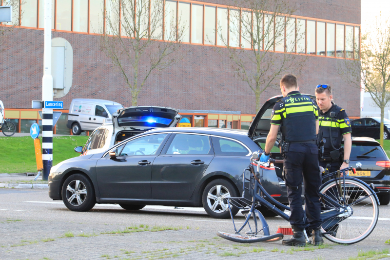 Overstekende fietsster aangereden door motor