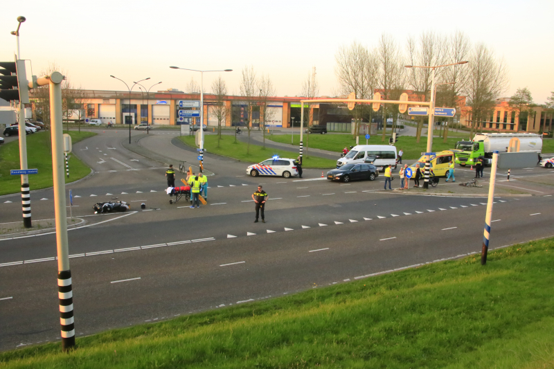 Overstekende fietsster aangereden door motor
