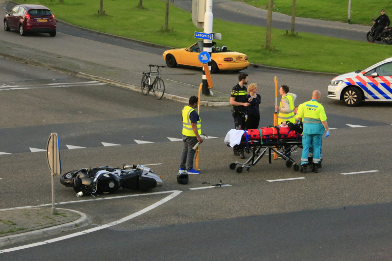 Overstekende fietsster aangereden door motor