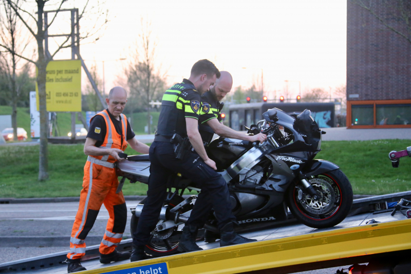 Overstekende fietsster aangereden door motor