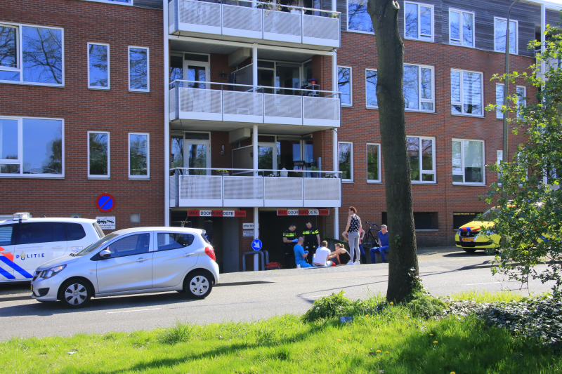 Fietser knalt tegen muurtje