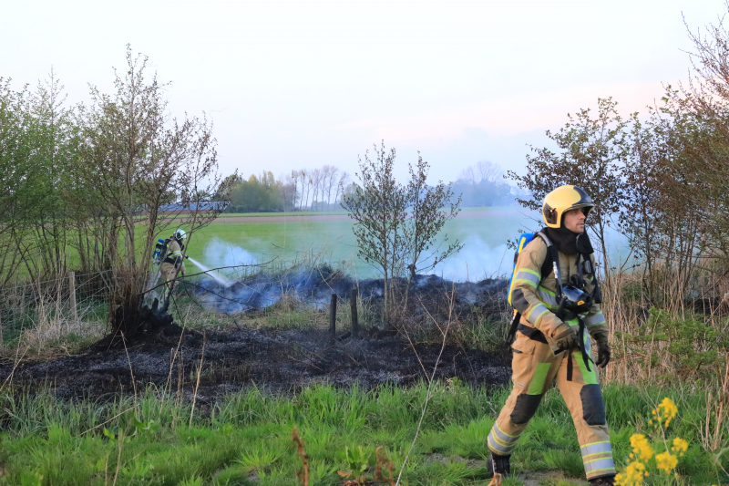 Voorbijgangers treffen  natuurbrand aan