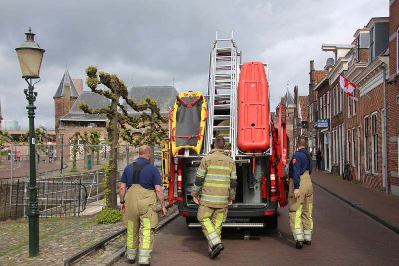 Brandweer redt vastzittende eendjes