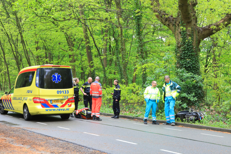 Voetganger ernstig gewond na botsing met scooter