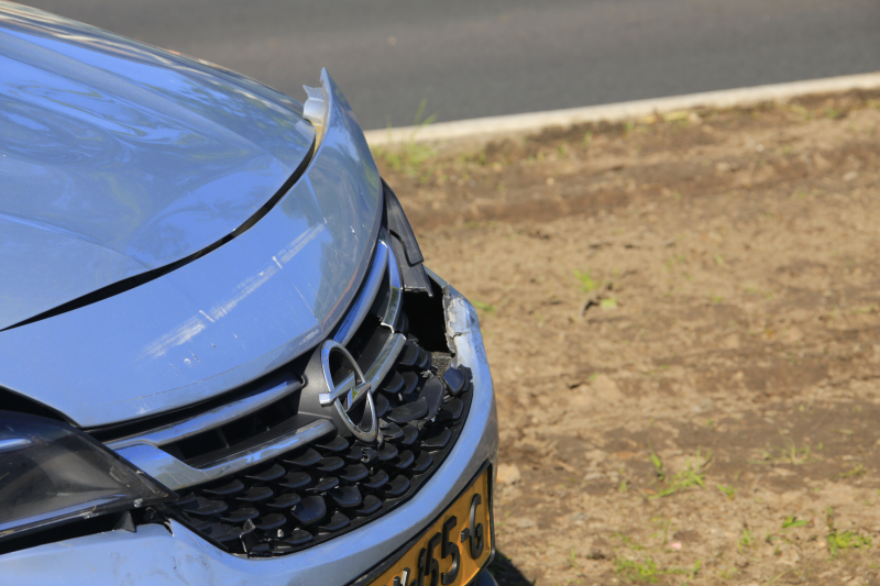 Kop-staartaanrijding tussen twee voertuigen