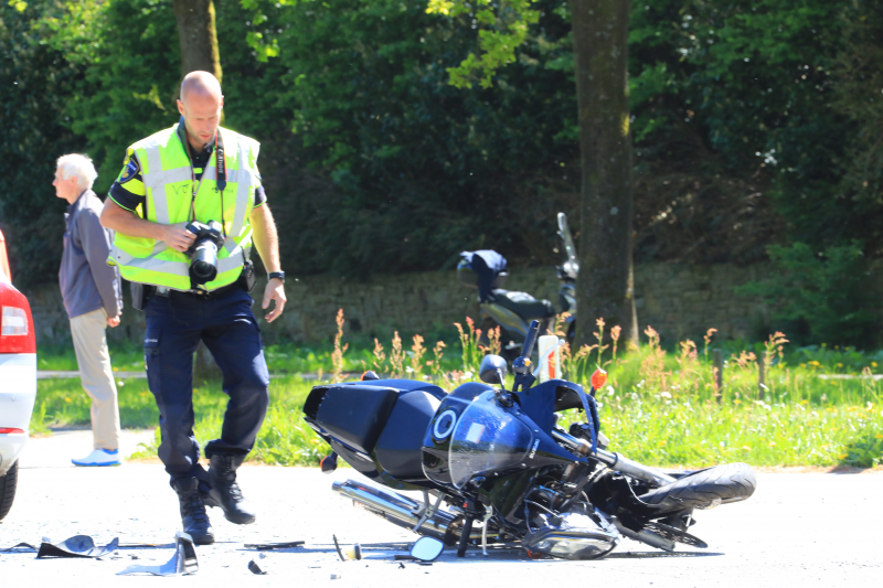 Motorrijder zwaar gewond bij kop-staartbotsing