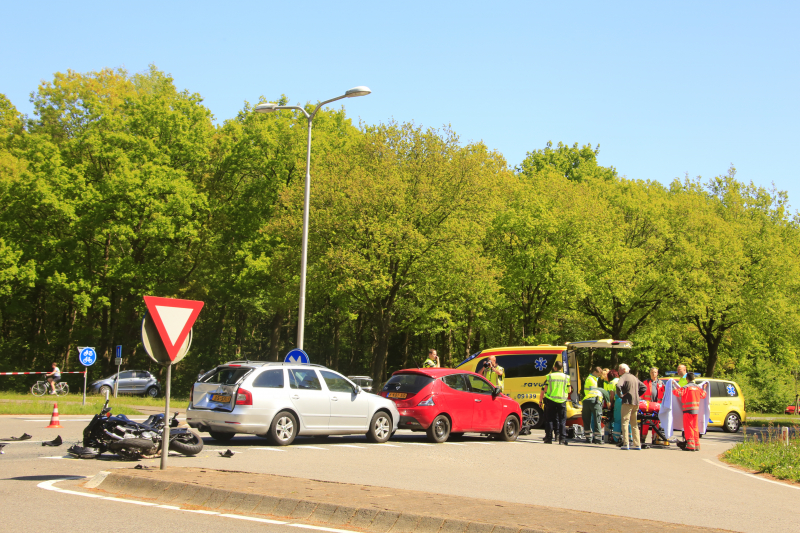 Motorrijder zwaar gewond bij kop-staartbotsing