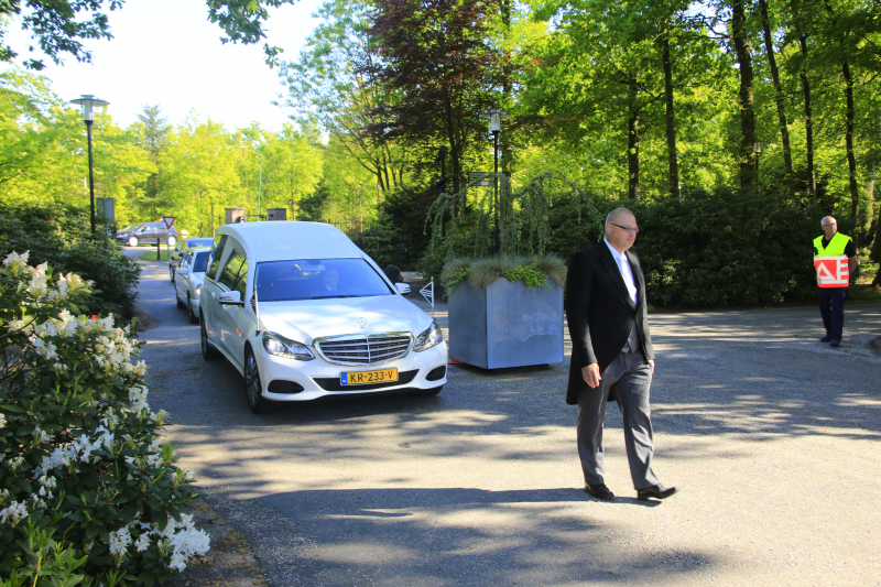 Erehaag bij uitvaart rijinstructeur Henk Reinink