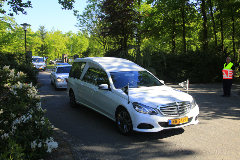 Erehaag bij uitvaart rijinstructeur Henk Reinink