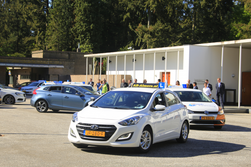 Erehaag bij uitvaart rijinstructeur Henk Reinink