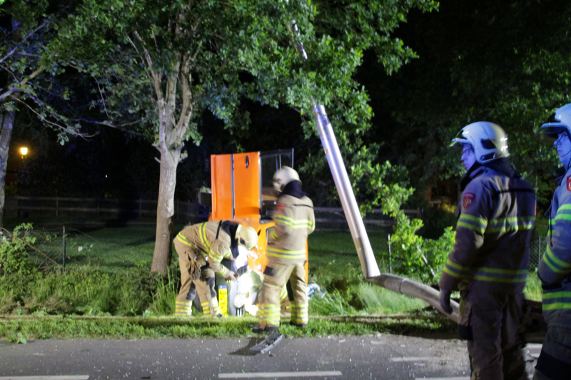 Gewonde bij aanrijding tussen bestelwagen en auto