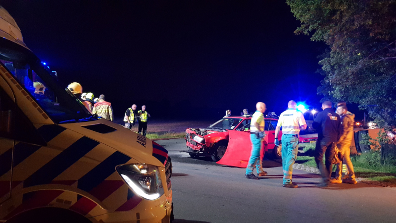 Gewonde bij aanrijding tussen bestelwagen en auto