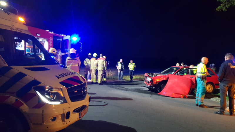Gewonde bij aanrijding tussen bestelwagen en auto