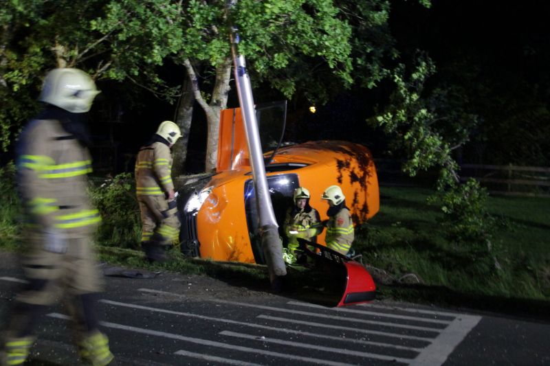 Gewonde bij aanrijding tussen bestelwagen en auto