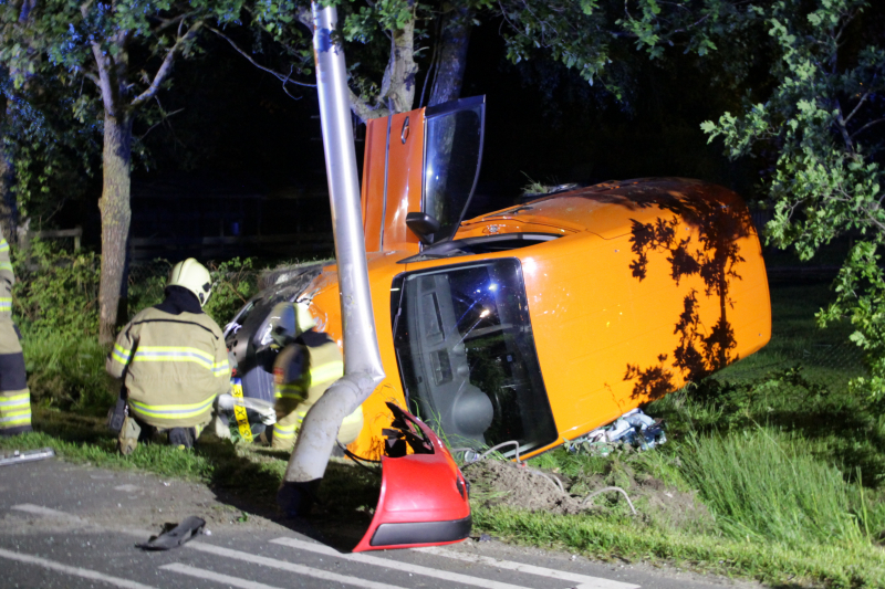 Gewonde bij aanrijding tussen bestelwagen en auto
