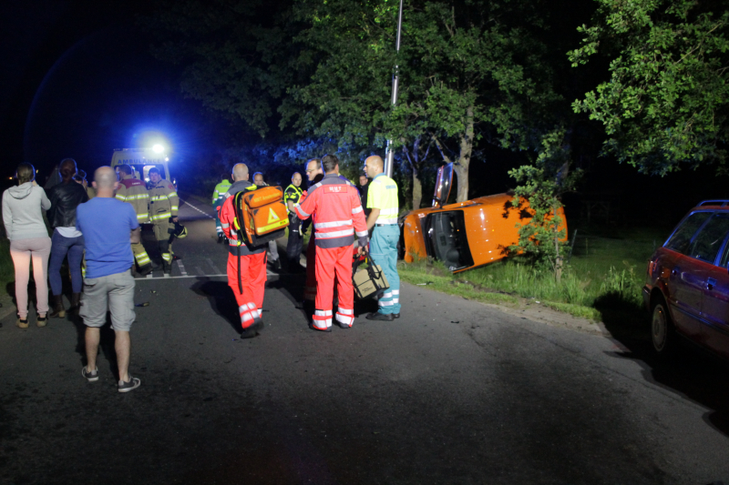 Gewonde bij aanrijding tussen bestelwagen en auto