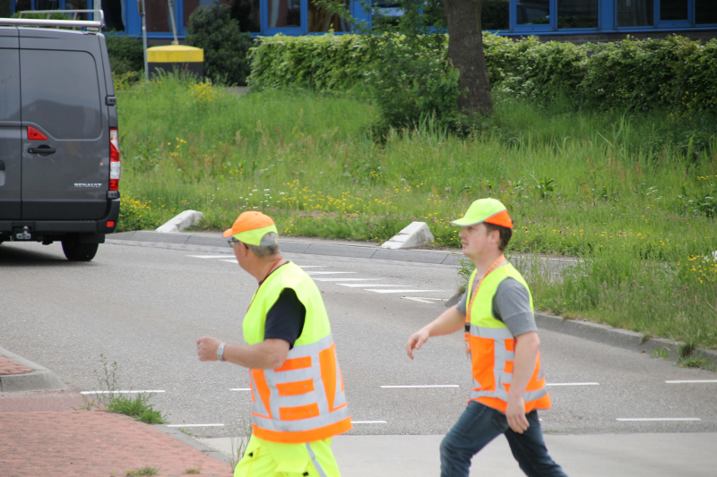 Truckerstocht met vele voertuigen