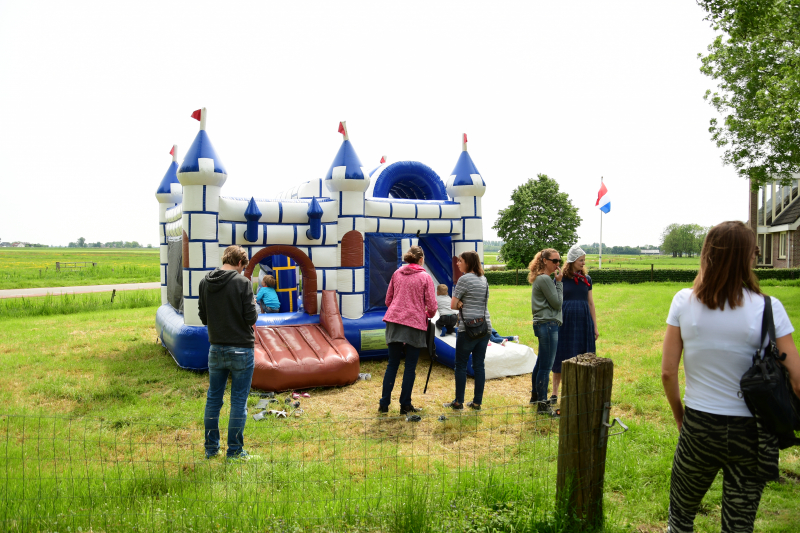 Veel publiek bij open dag en koeiendans