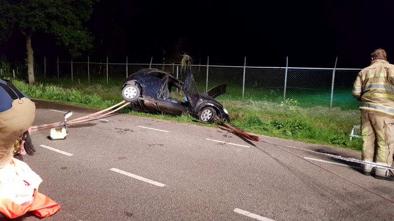 Auto belandt in sloot, automobilist spoorloos