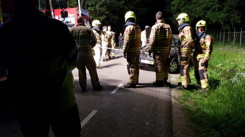 Auto belandt in sloot, automobilist spoorloos