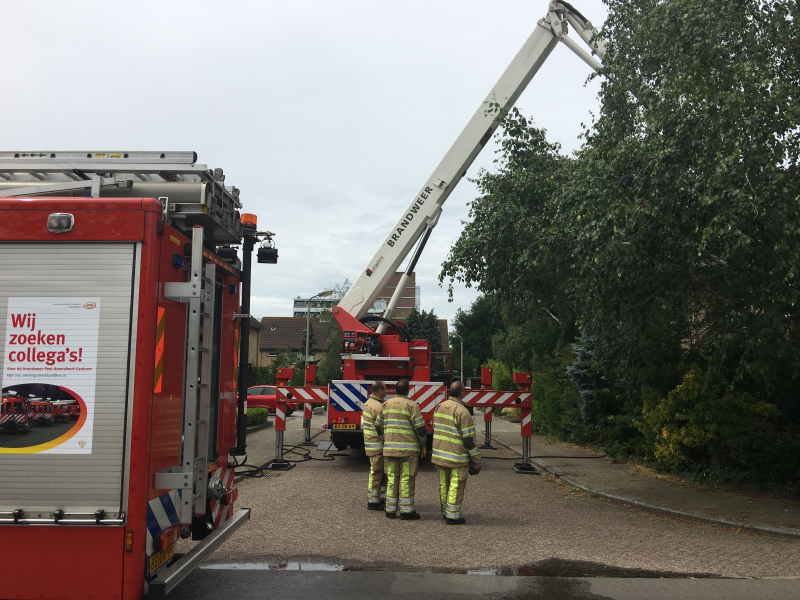Brand op dak ontstaan door verfbrander