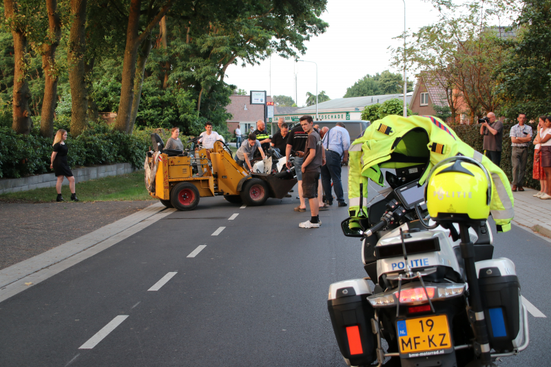 Bestuurder van bromfiets gewond na aanrijding met tractor