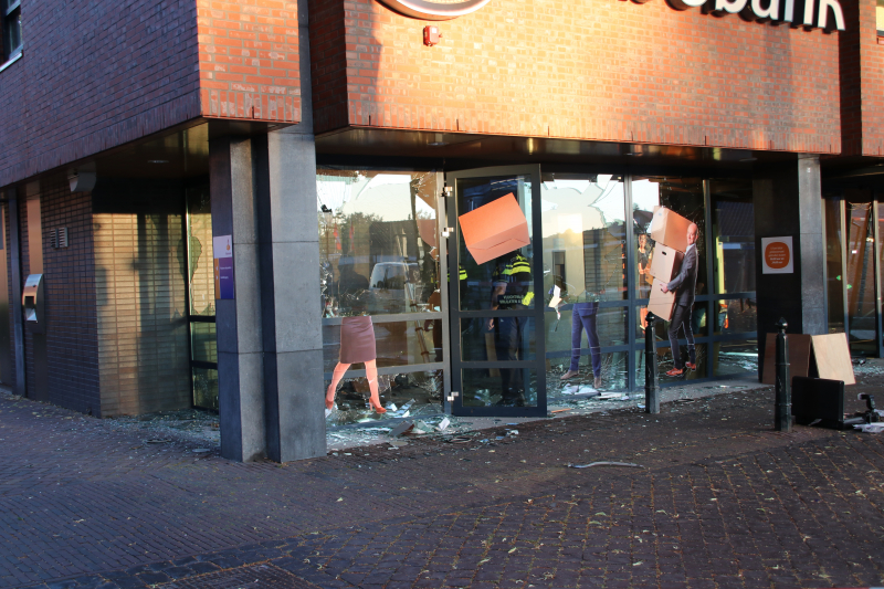 Harde knallen bij plofkraak Rabobank