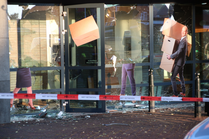 Harde knallen bij plofkraak Rabobank