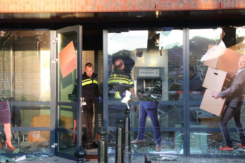 Harde knallen bij plofkraak Rabobank