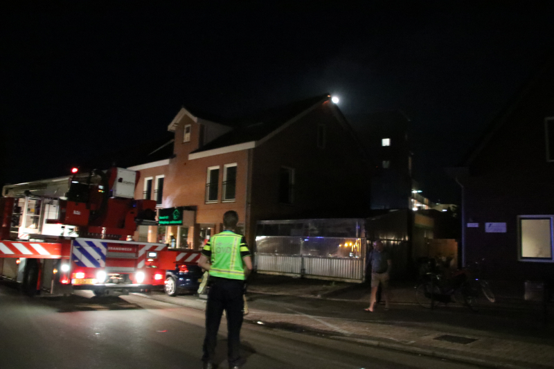 Uitslaande woningbrand boven winkel