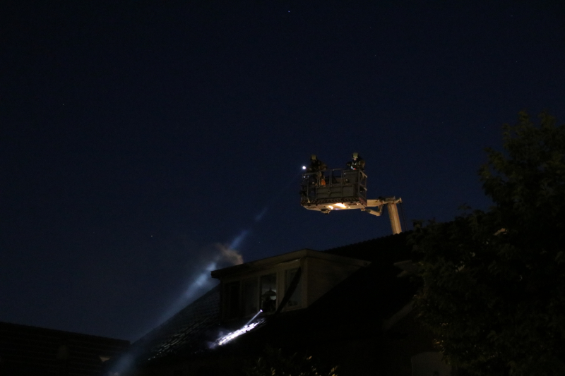 Uitslaande woningbrand boven winkel
