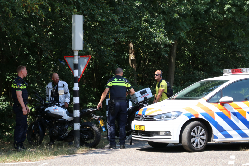 Twee lesmotoren komen tijdens rijles met elkaar in botsing