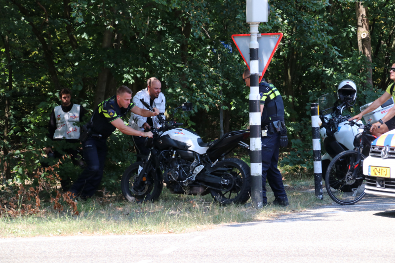Twee lesmotoren komen tijdens rijles met elkaar in botsing