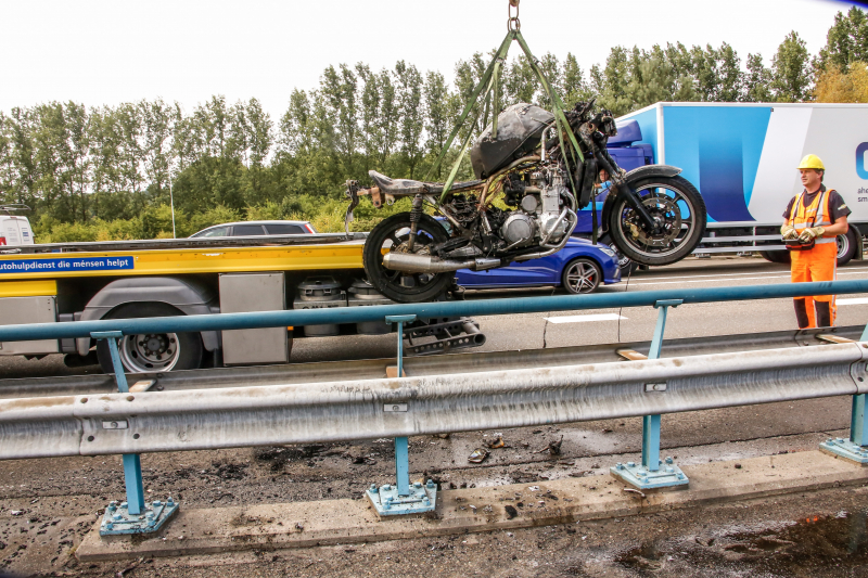 Kawasaki motor brandt volledig uit