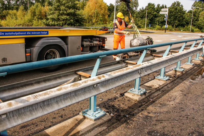 Kawasaki motor brandt volledig uit