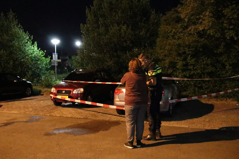 Twee auto's branden uit mogelijk brandstichting