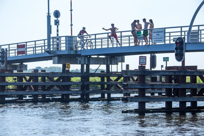 Jongeren goed ziek na plons in Eem