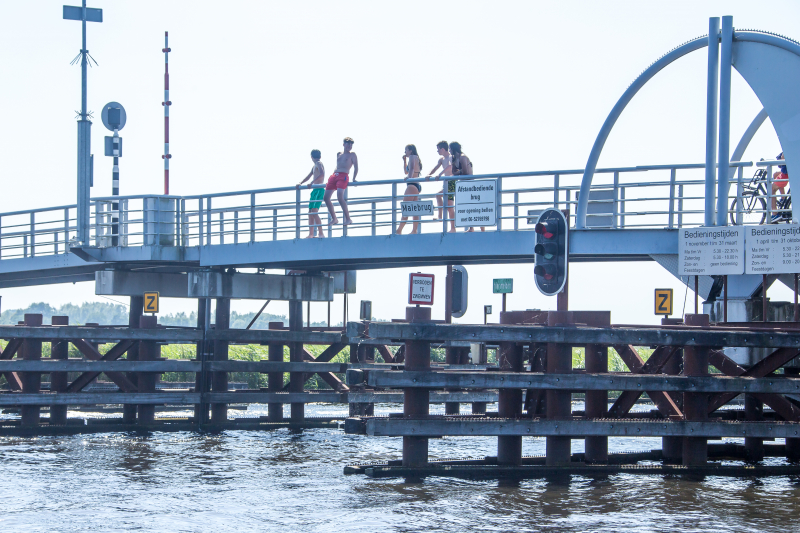 Jongeren goed ziek na plons in Eem