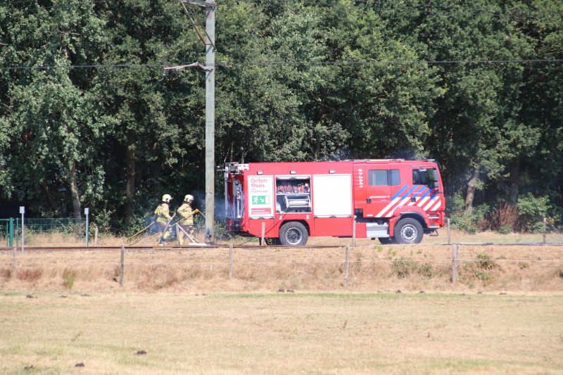 Gebroken bovenleiding zorgt voor brand bij spoorlijn
