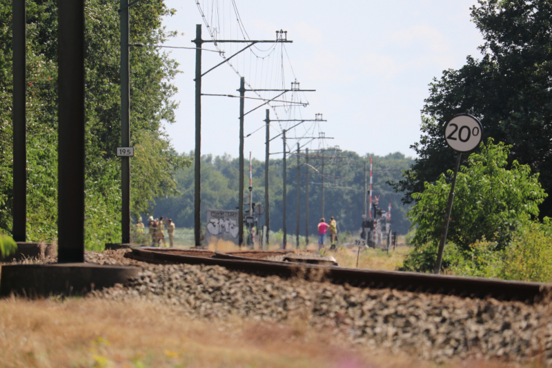 Gebroken bovenleiding zorgt voor brand bij spoorlijn