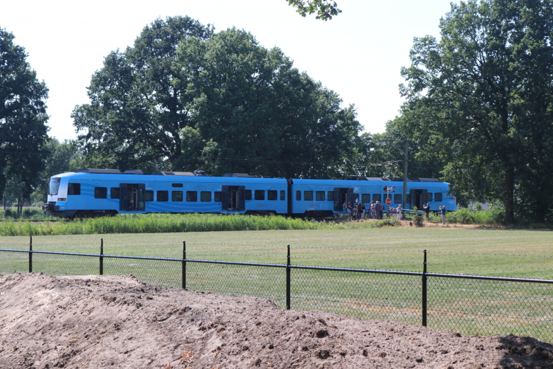 Gebroken bovenleiding zorgt voor brand bij spoorlijn