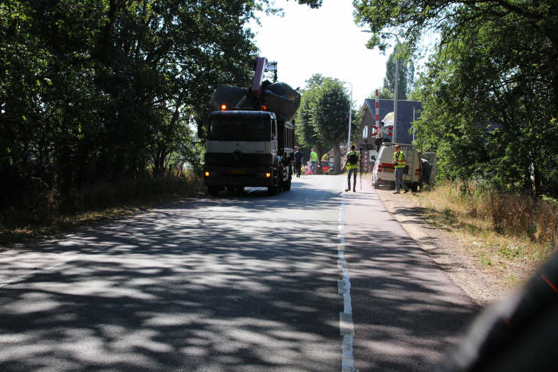 Gebroken bovenleiding zorgt voor brand bij spoorlijn