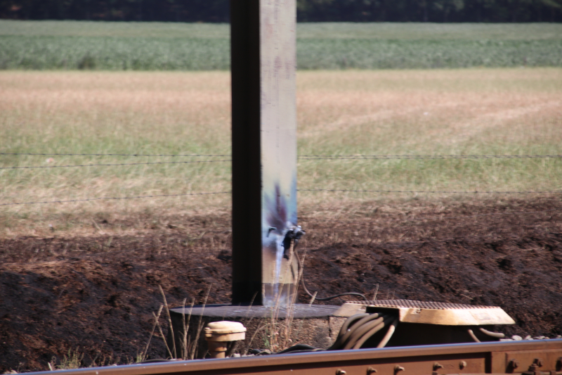 Gebroken bovenleiding zorgt voor brand bij spoorlijn
