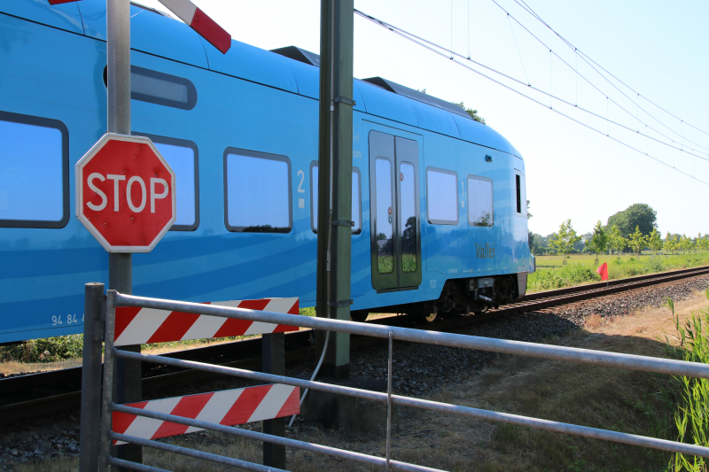 Gebroken bovenleiding zorgt voor brand bij spoorlijn