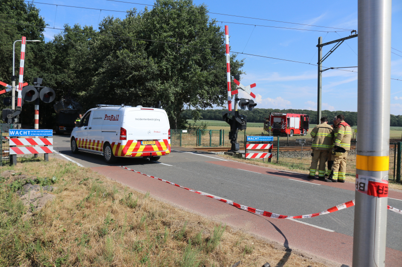 Gebroken bovenleiding zorgt voor brand bij spoorlijn