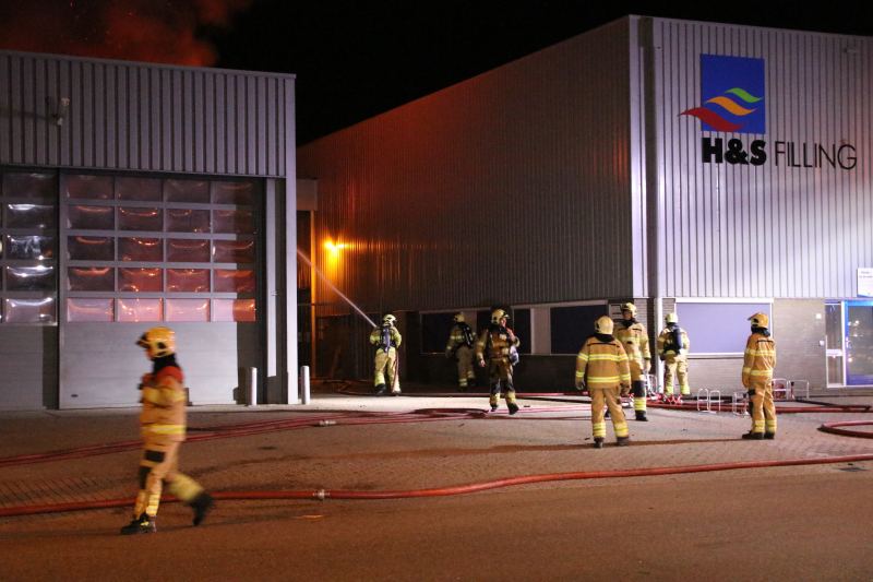 Felle brand verwoest vrachtwagen restauratiebedrijf