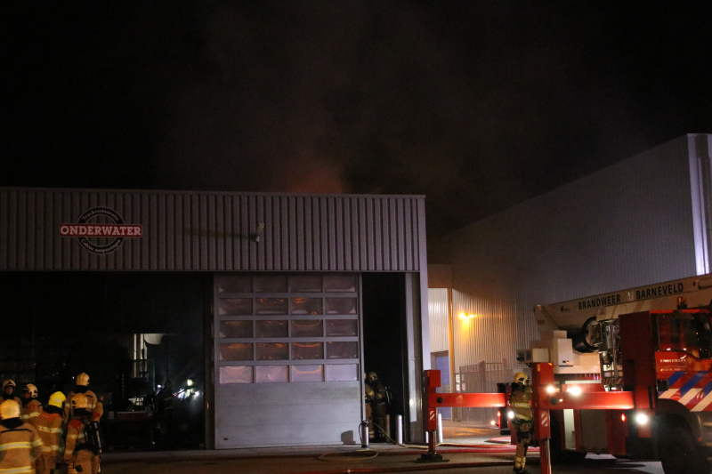 Felle brand verwoest vrachtwagen restauratiebedrijf