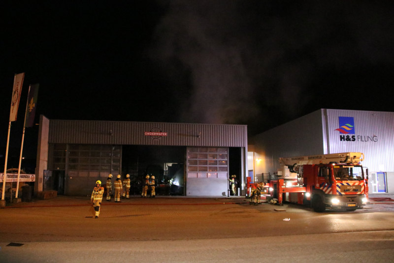 Felle brand verwoest vrachtwagen restauratiebedrijf
