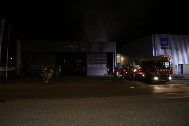 Felle brand verwoest vrachtwagen restauratiebedrijf