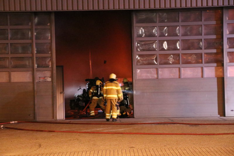 Felle brand verwoest vrachtwagen restauratiebedrijf